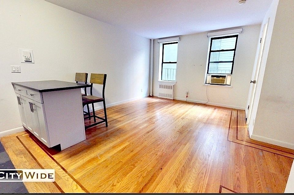 1st image of 30 Charlton St #1N