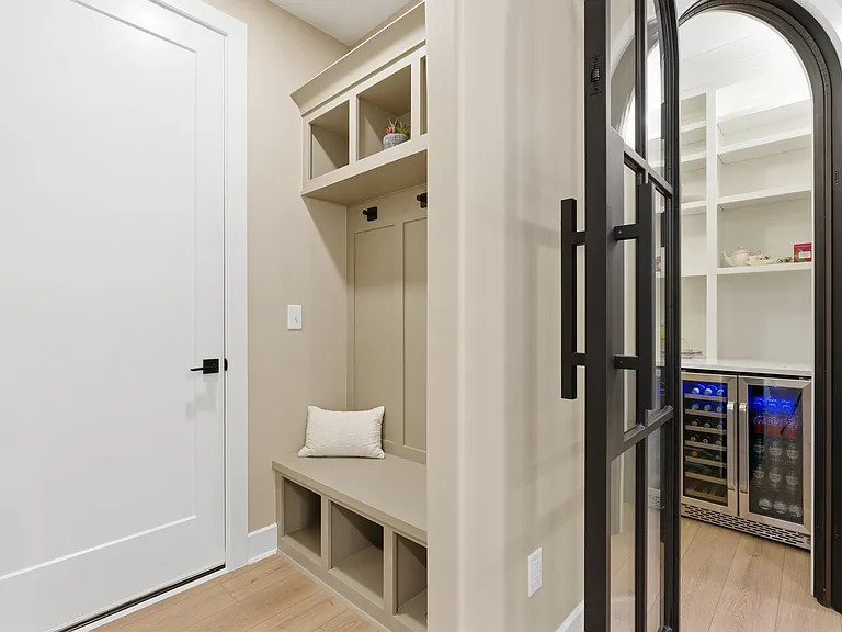 2134 E Beaumont St — Photo 16