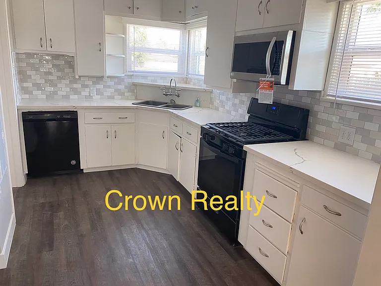 950 Windsor Dr — Photo 24