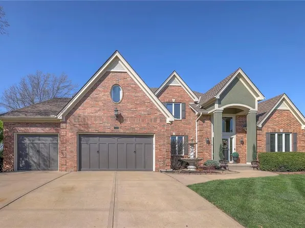 9320 Falcon Ridge Dr, Lenexa, KS 66220
