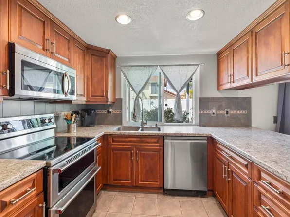 9126 Sinsonte Ln, Lakeside, CA 92040