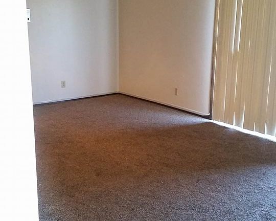 3rd image of 512 Bellarmine Dr E APT 9