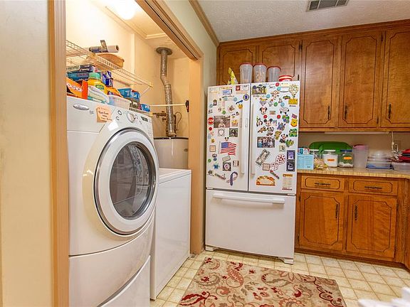 3rd image of 6130 Willow Glen Dr