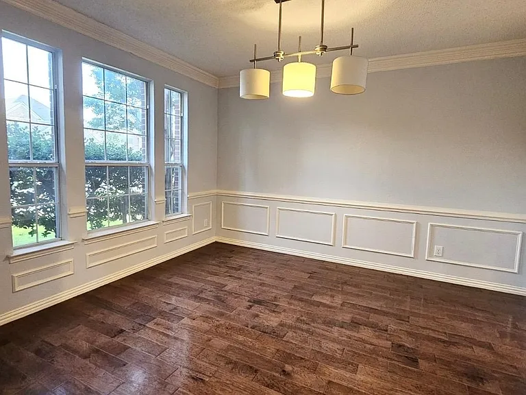 Dining Room - connects to kitchen