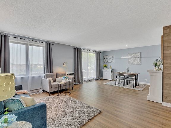 3rd image of 9731 N Fox Glen Dr APT 4J