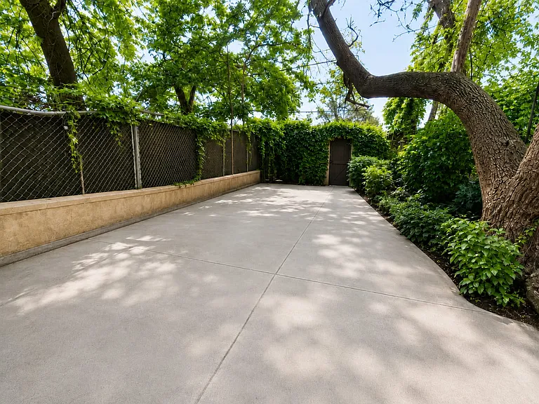 1285 Jefferson Ave #1 — Photo 2