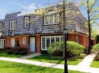 1486 Concorde Cir, Highland Park, IL 60035