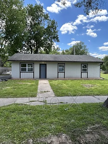 1208 E 8th St Photo 1