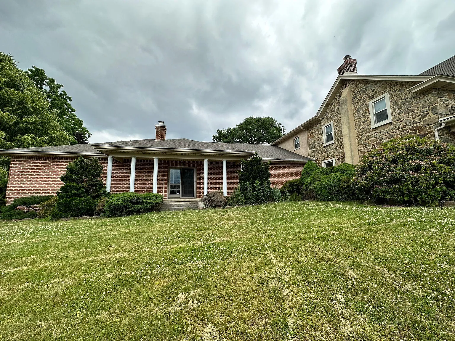 3 bed, 1.5 bath, 2600 sqft, $2,850 — Photo 1