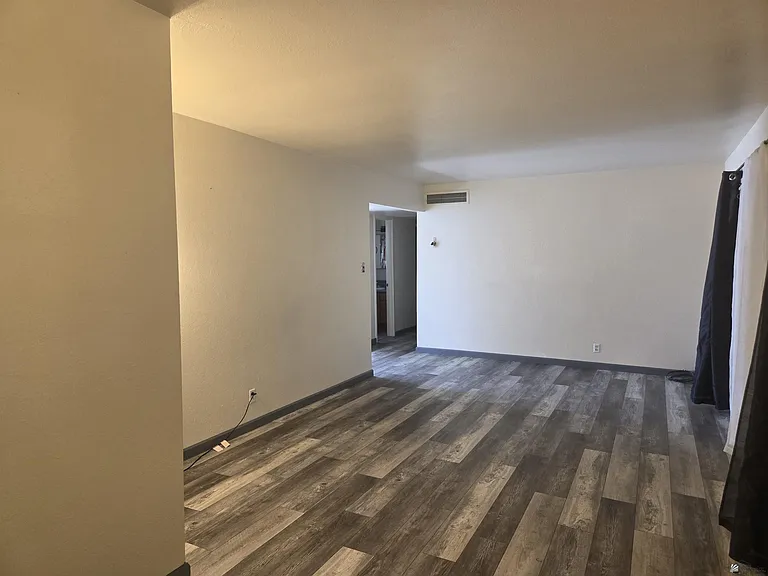 1901 W 16th Pl — Photo 4