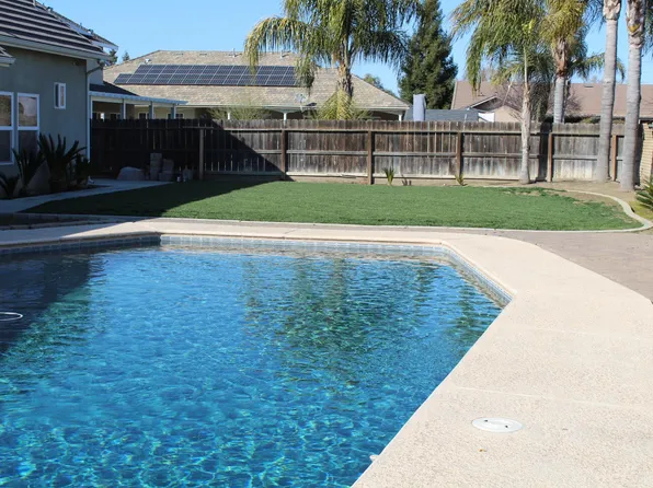 610 N Comstock Ct, Visalia, CA 93292