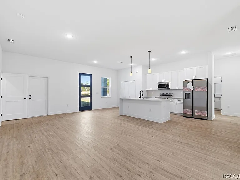 2652 W Paragon Ln — Photo 9