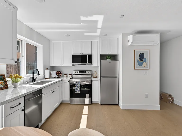 2710 T St #1 — Photo 9