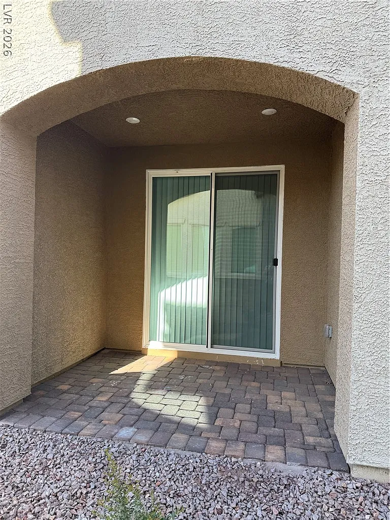 3 bed, 2.5 bath, 1598 sqft, $1,880 — Photo 2