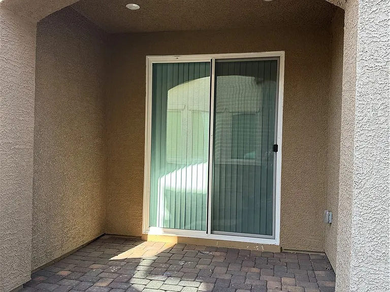 208 Vanhoy Ave — Photo 2