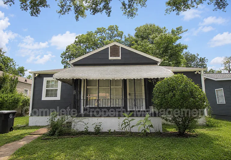 5617 Avenue Q — Photo 1