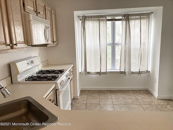 4th image of 19 Heron Ct