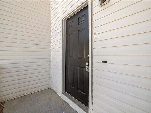 4th image of 106 Piccadilly Ct