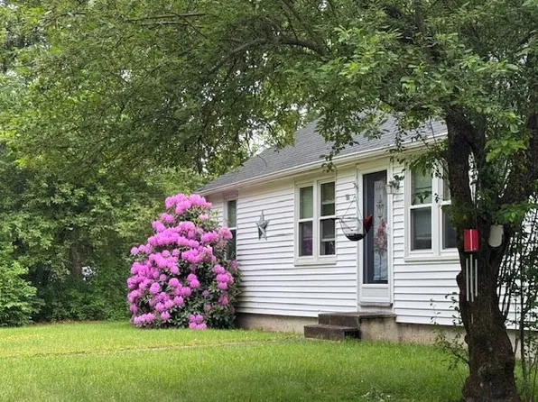 88 Center St, Carver, MA 02330