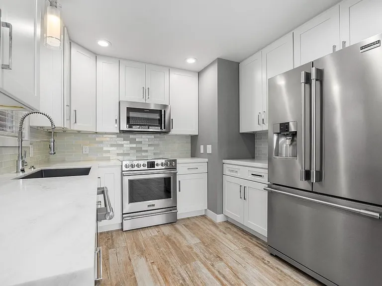 22951 E Cliff Dr — Photo 5