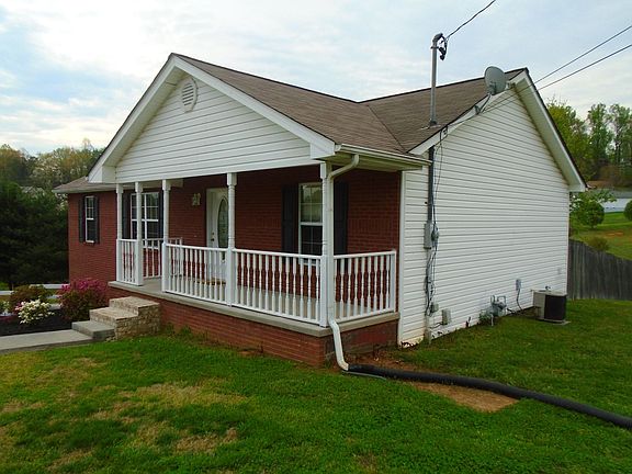 2nd image of 527 Bowers Park Cir