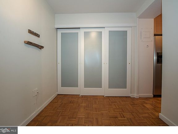 4th image of 604-36 S Washington Sq Unit 608