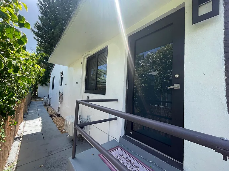 430 NE 1st Ave #A — Photo 6