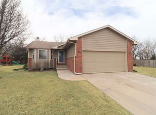 1707 Buckeye Ct, Andover, KS 67002