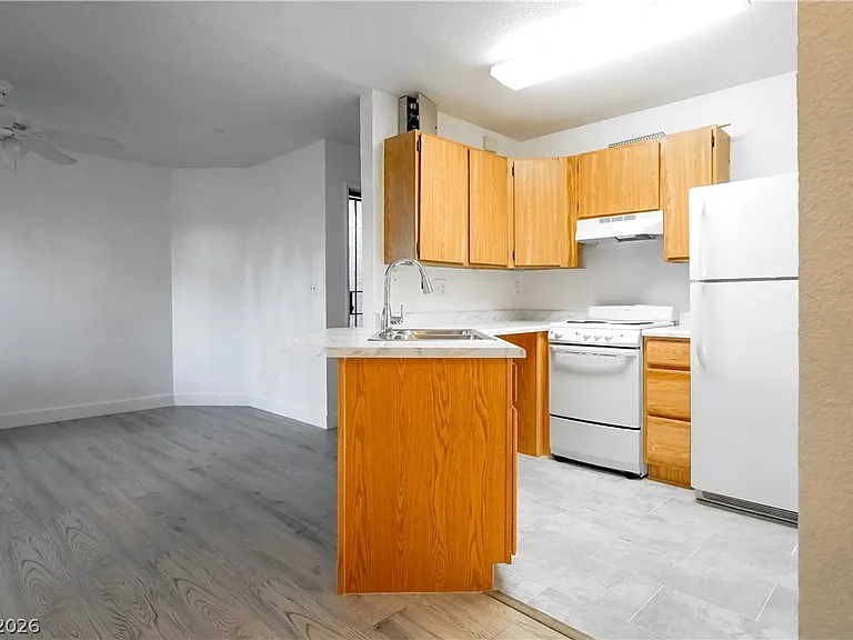 510 Elm Dr #106 — Photo 11