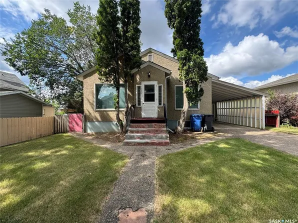 1021 105th STREET, North Battleford, SK S9A 1S4