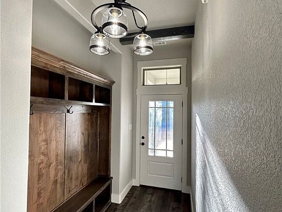 4th image of 203 N Summer St