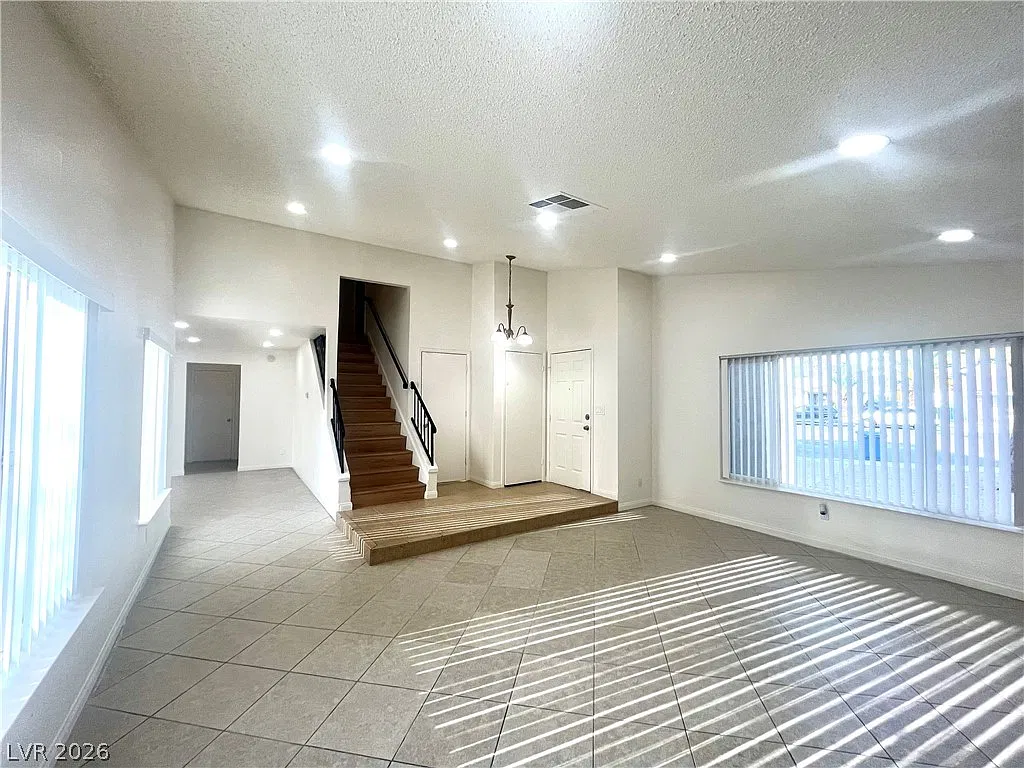 4 bed, 2.5 bath, 1680 sqft, $2,400 — Photo 4