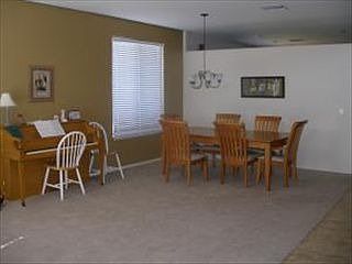 1st image of 916 W Desert Basin Dr