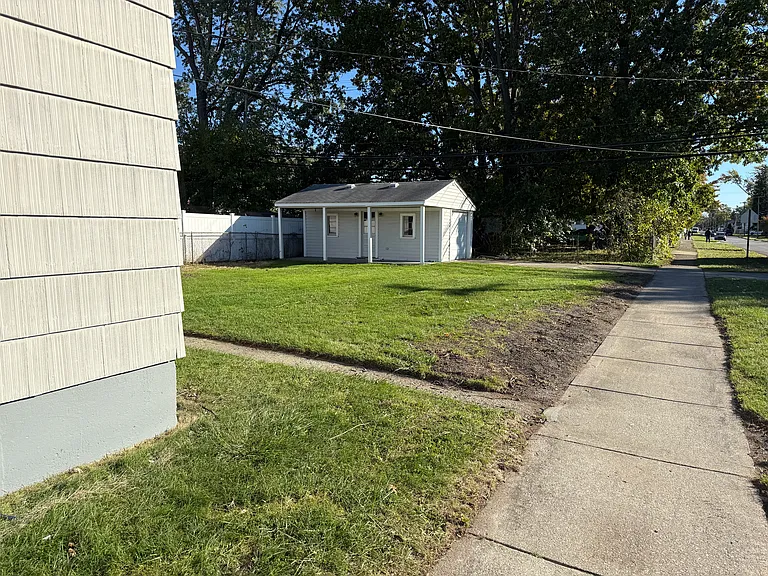 28585 Maplewood St — Photo 11