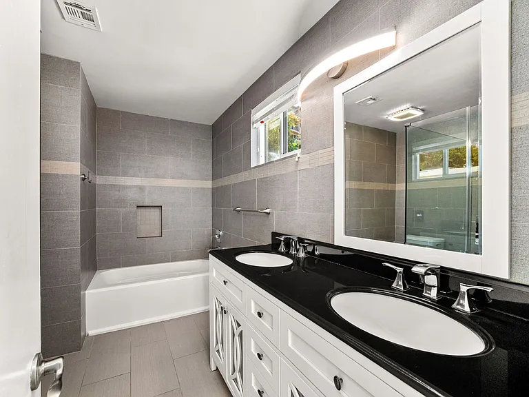 3751 Prestwick Dr — Photo 29