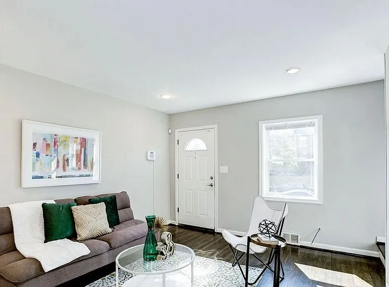 150 35th St NE — Photo 5