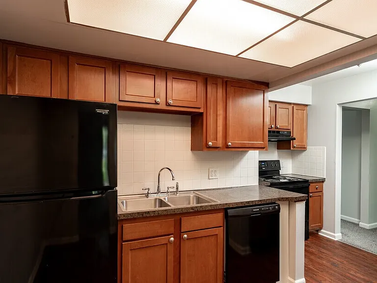 Fountainview East Apartments — Photo 31
