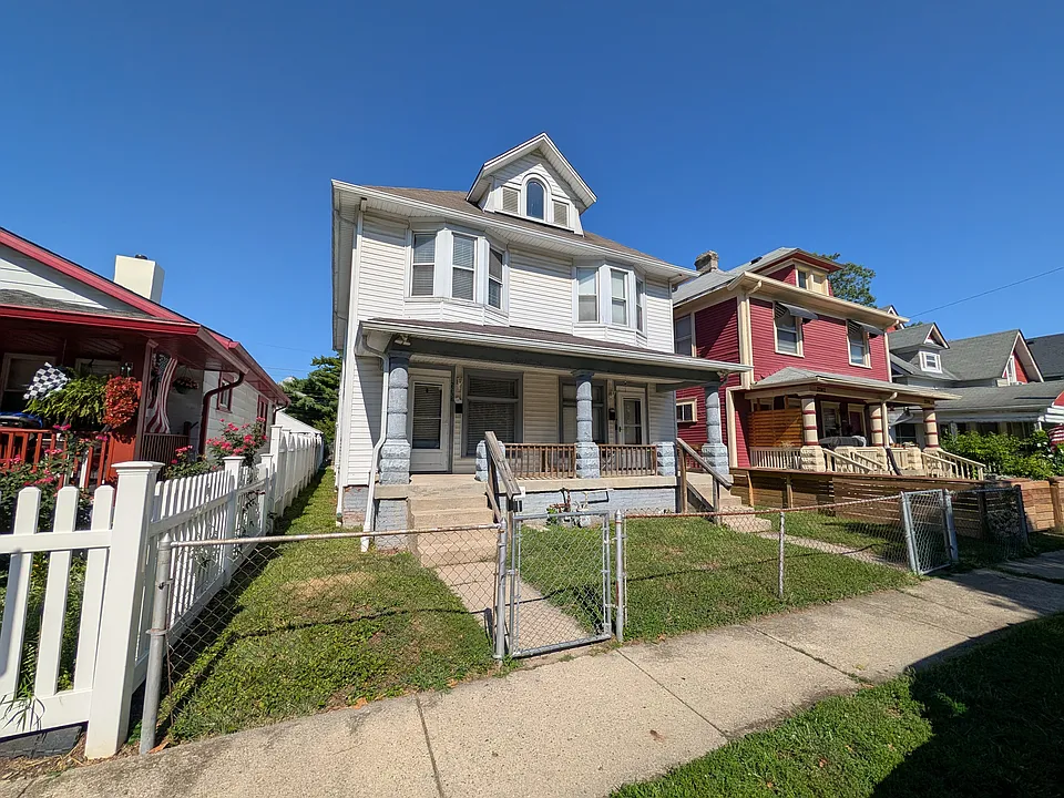 2238 N Kenwood Ave #2238