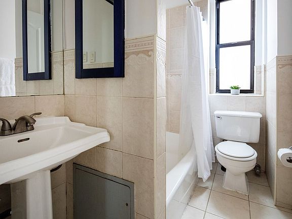 4th image of 99 E 4th St APT 3B