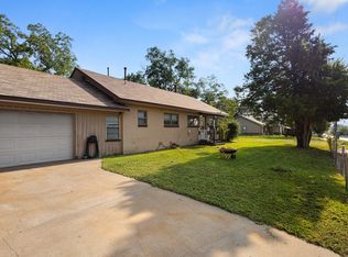 301 W Nelson St, Bowie, TX 76230