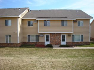 720 W Village Rd UNIT 104, Chanhassen, MN 55317