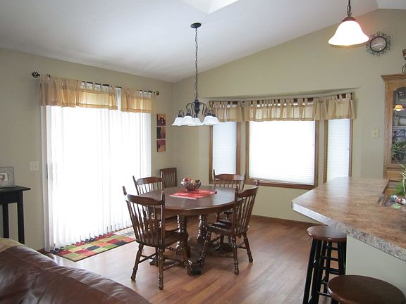 3rd image of 3109 N Bluff Ct