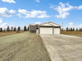 506 7th Ave SW, Surrey, ND 58785