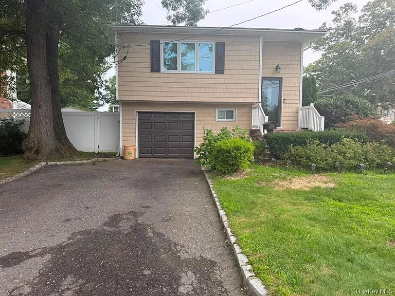 24 California Ave — Photo 1