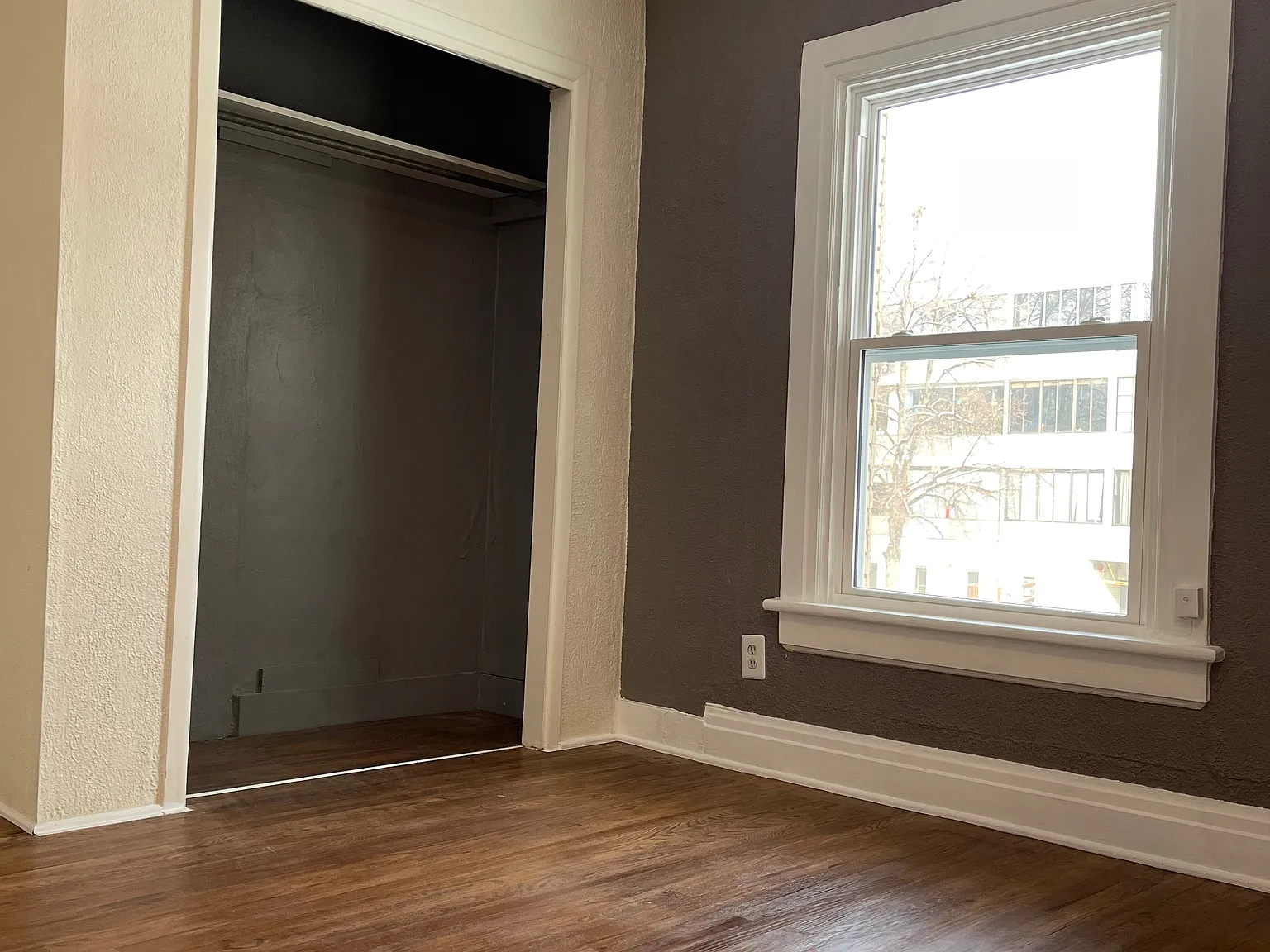1029 N Corona St — Photo 2