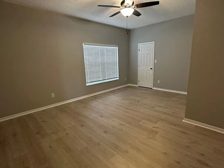313 Heritage Estates Ln — Photo 10