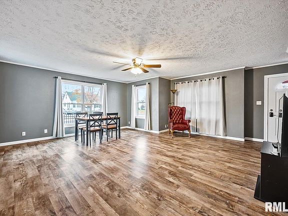 3rd image of 743 N Clifton Ct