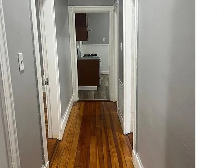 8-10 Inwood St — Photo 2