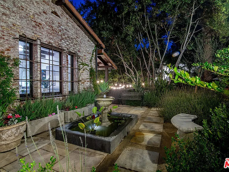 3475 N Knoll Dr — Photo 42