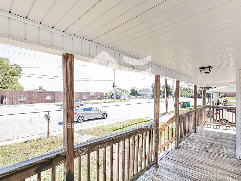 39973_009_wm_-_covered_porch_13187405.jpg